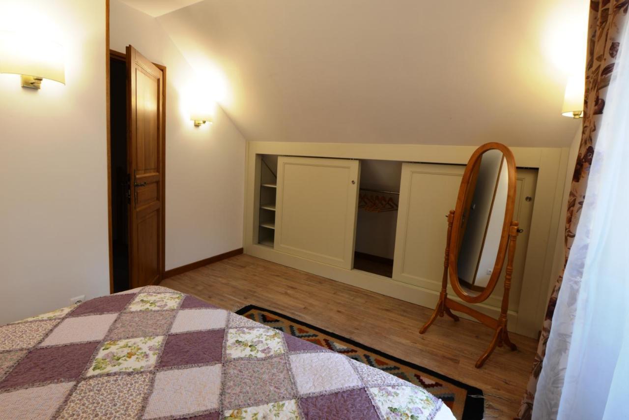 Aupres Du Chateau Tanlay Exterior photo