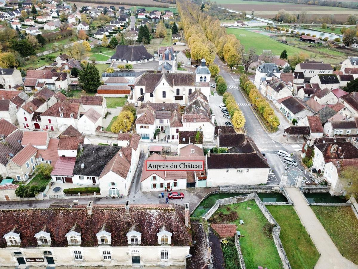 Aupres Du Chateau Tanlay Exterior photo