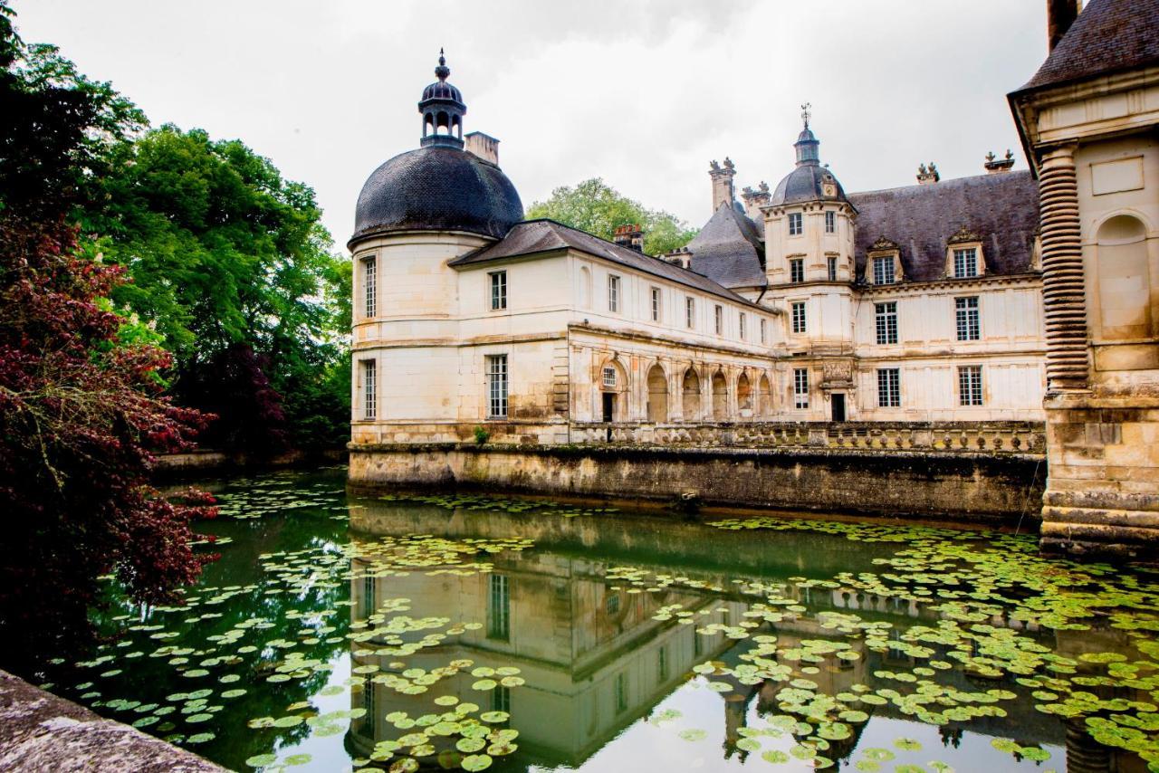 Aupres Du Chateau Tanlay Exterior photo