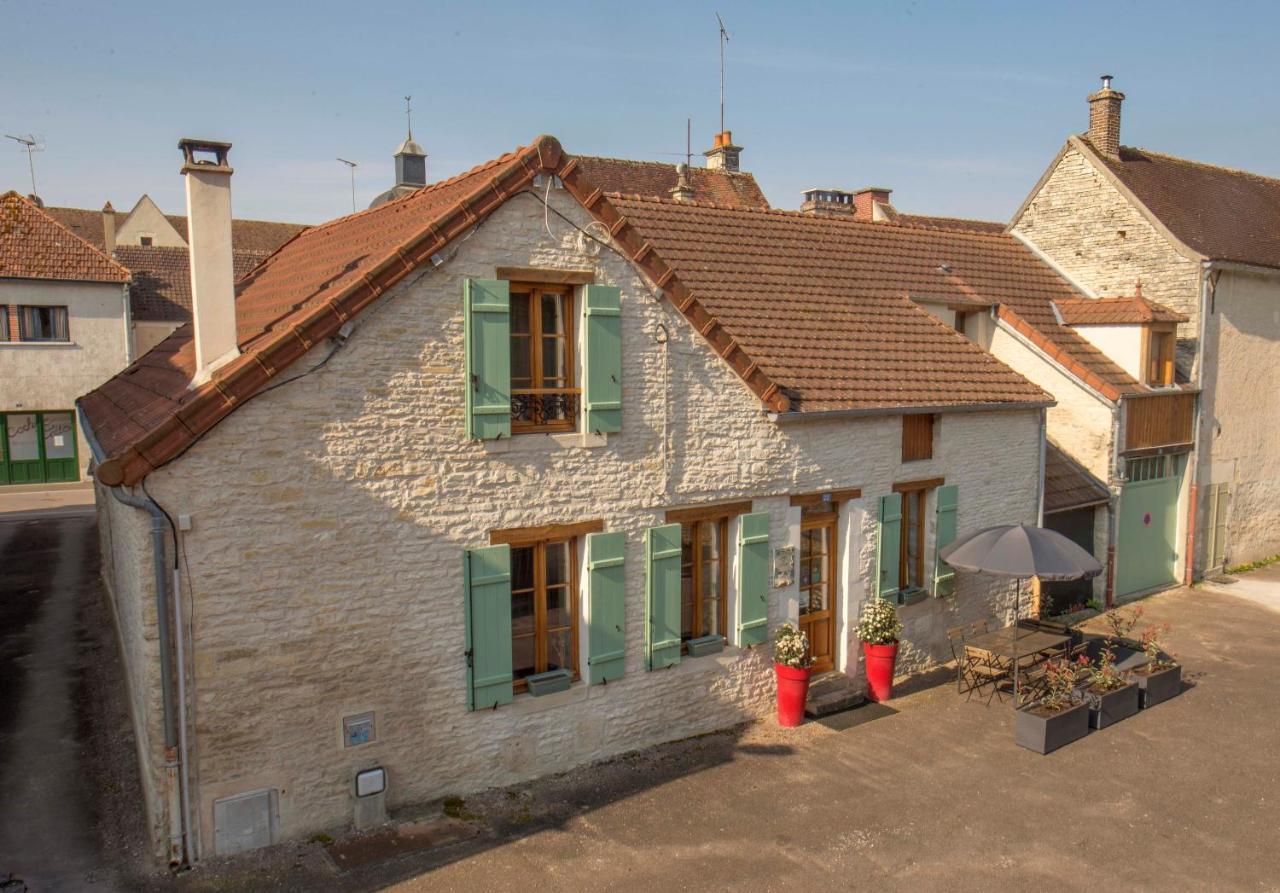 Aupres Du Chateau Tanlay Exterior photo